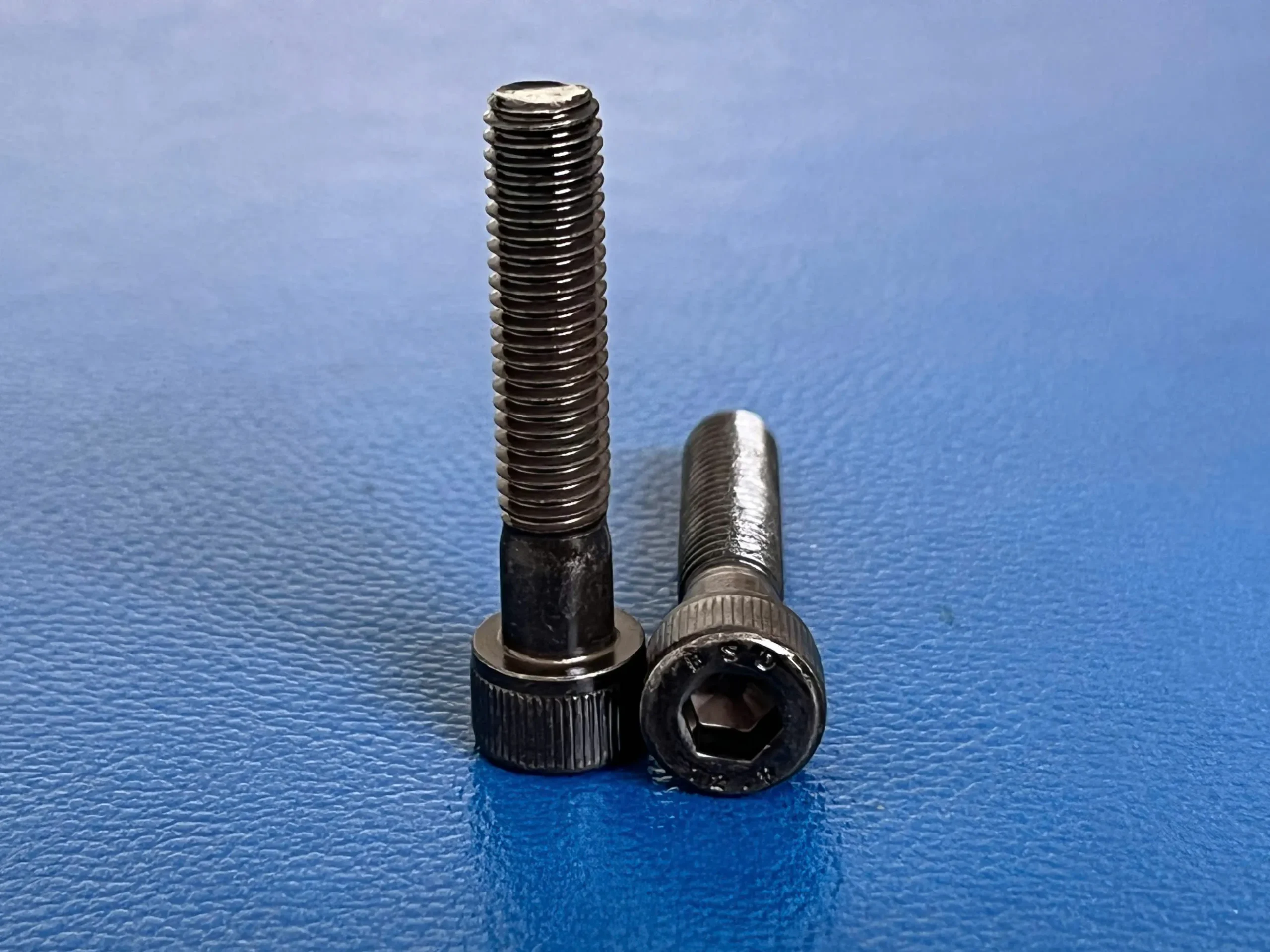 Bu lông lục giác chìm ren lửng inox