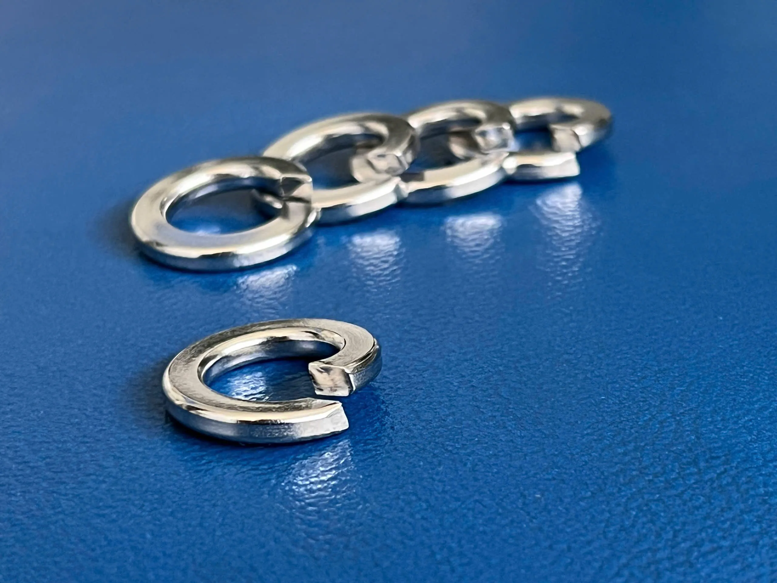 Vòng đệm lò xo vênh inox